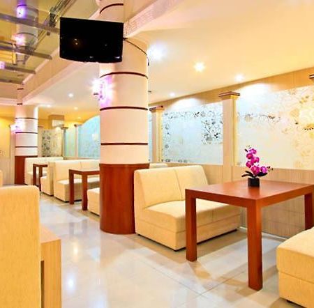 Hotel Marina Ambon Esterno foto